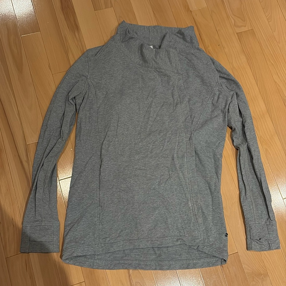 Lululemon Coast Wrap II Heathered Grey Button Up Sweater Wrap / Jacket - size 10